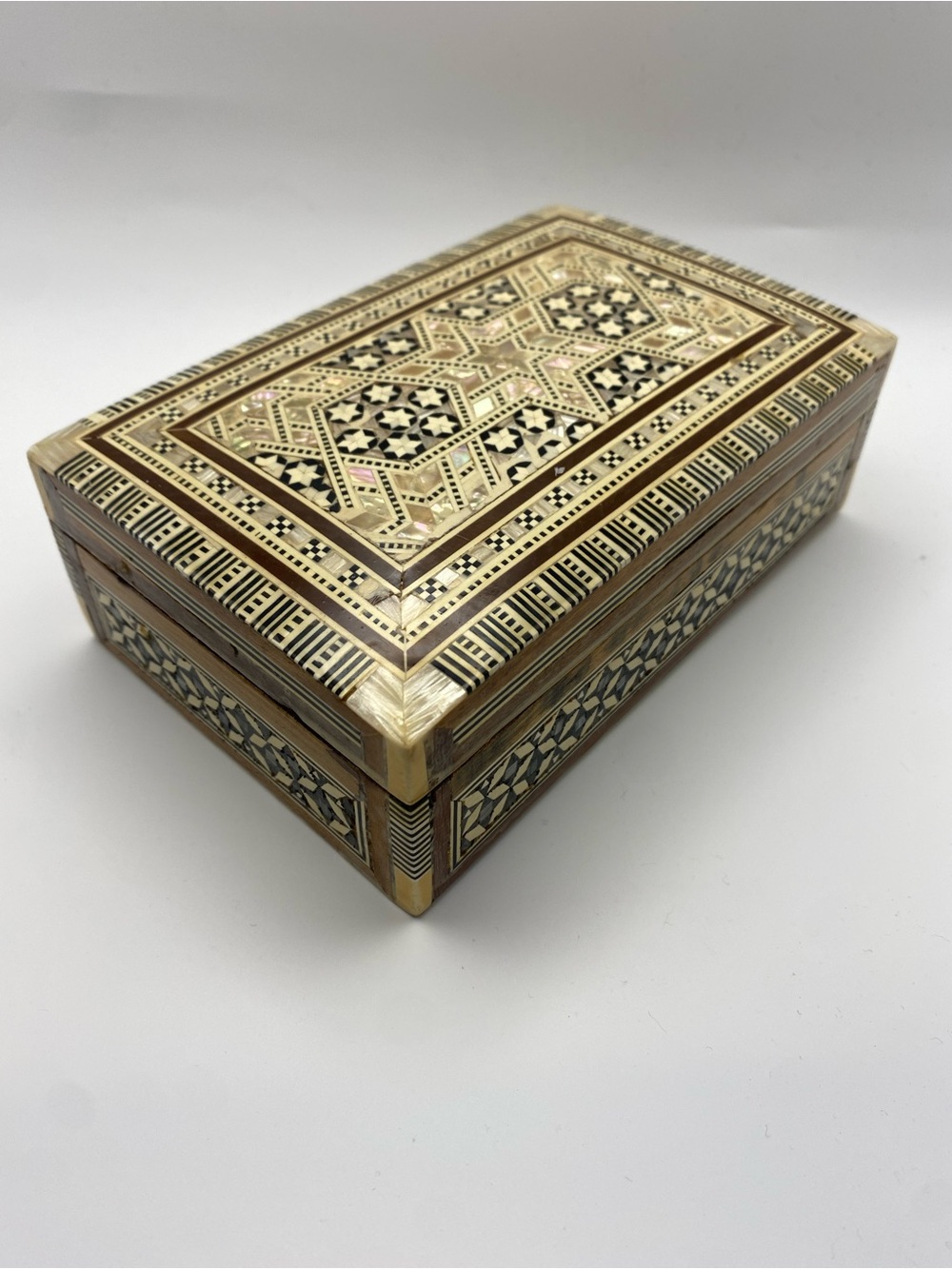 Vintage inlaid Mother of Pearl marquetry wooden jewelry‎ trinket box